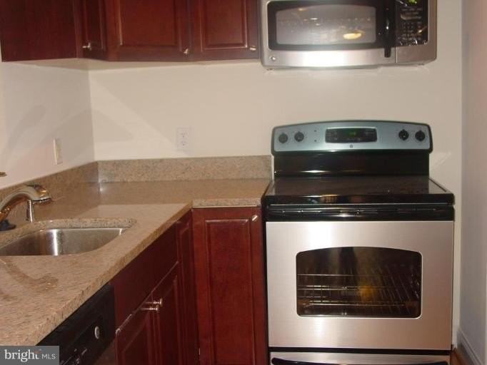 13 S St Ne #A - Photo 5 of 8