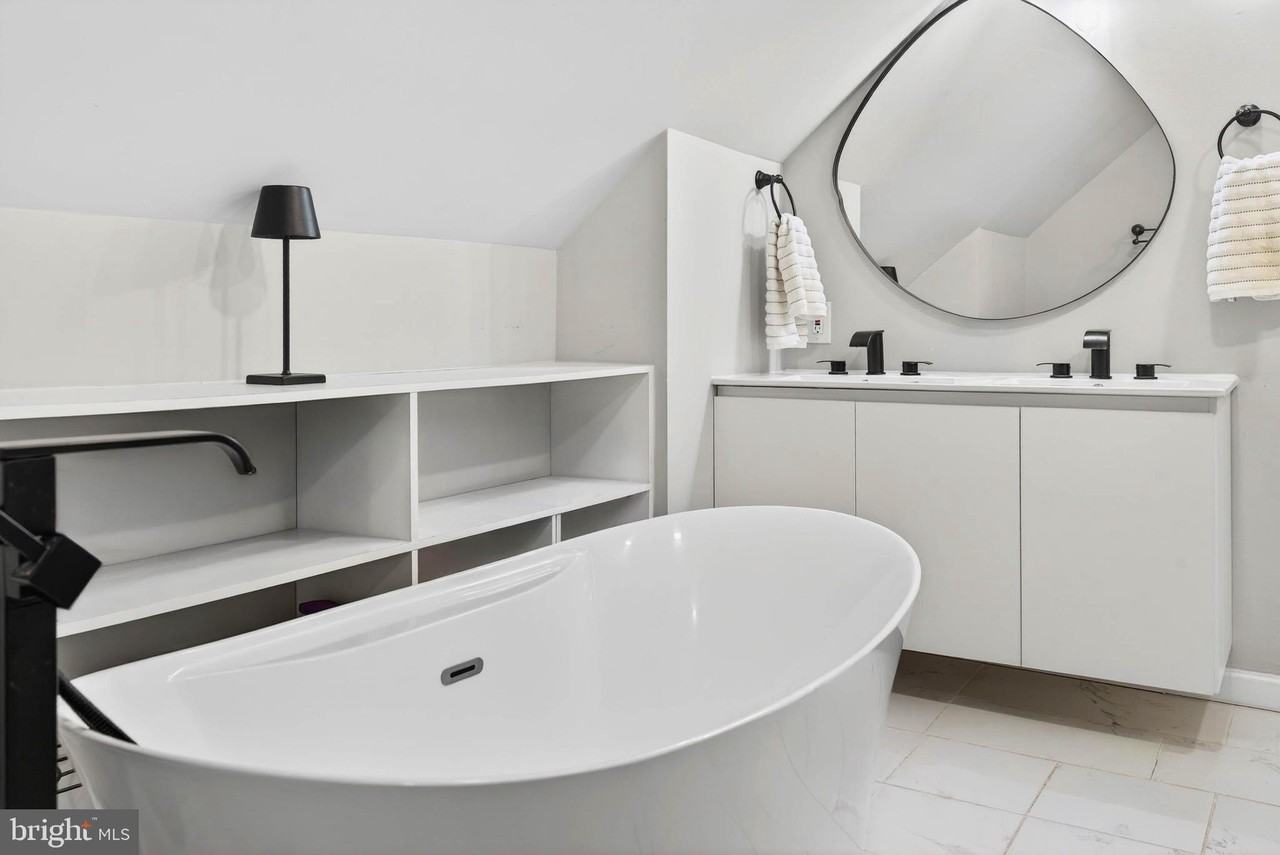 303 E Melrose Ave - Photo 5 of 14