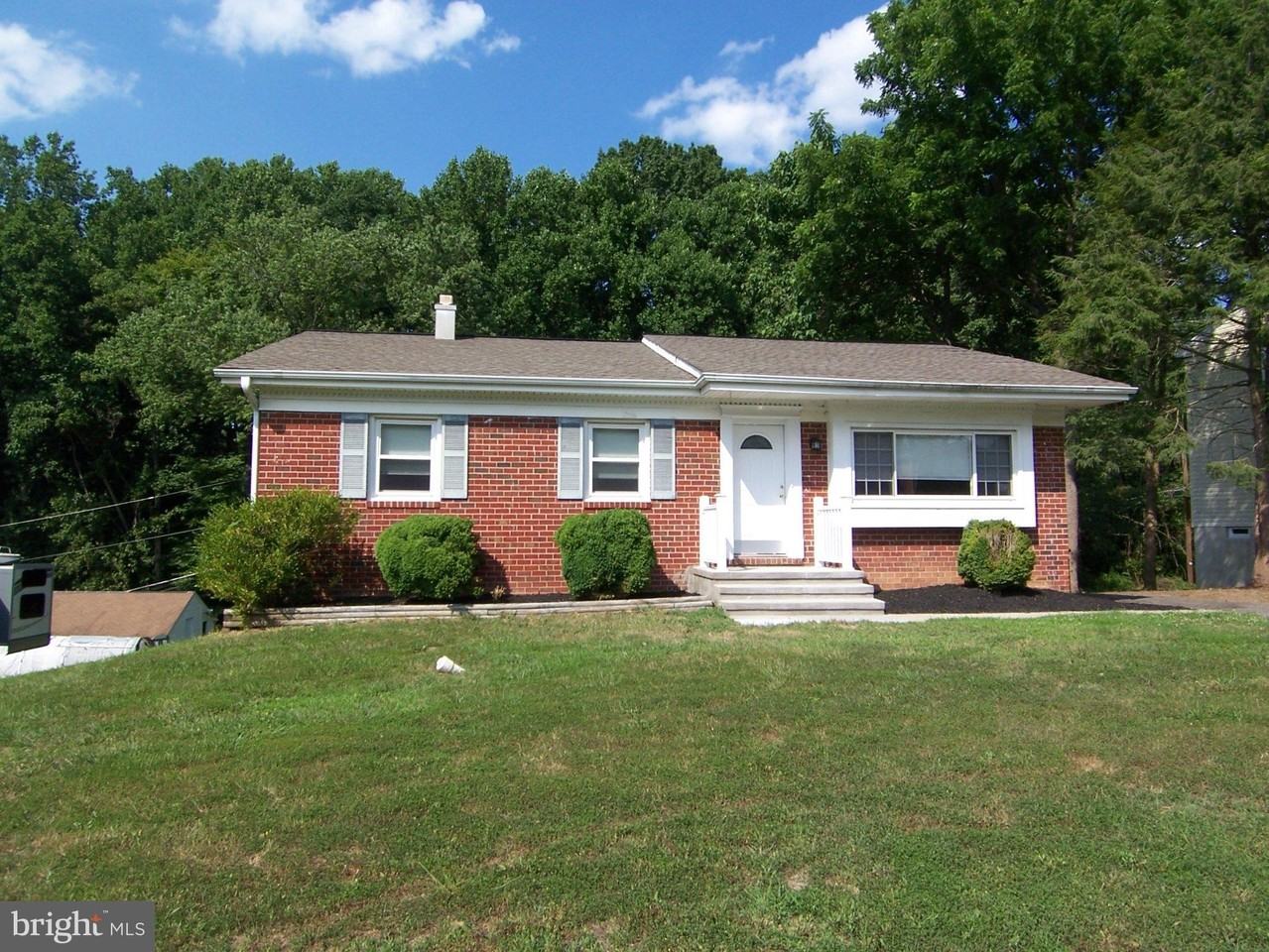 1609 Honeysuckle Dr - Photo 2 of 34