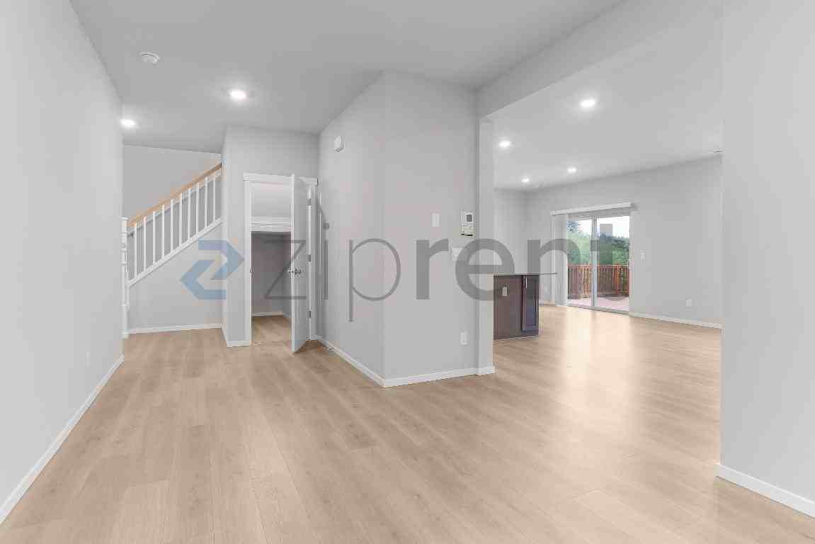 1169 Sw Pendleton Way - Photo 5 of 28