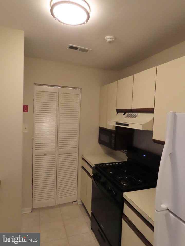 502 Diamond Dr - Photo 5 of 10