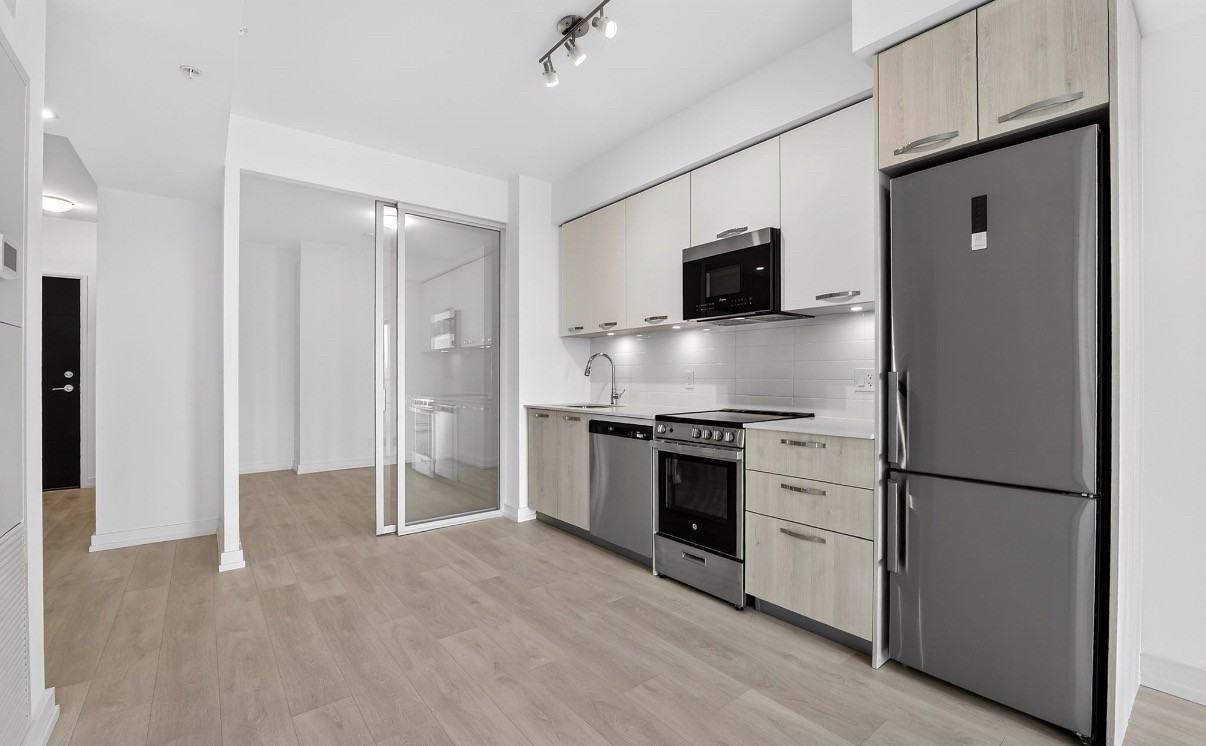 75 James St S - Photo 2 of 11