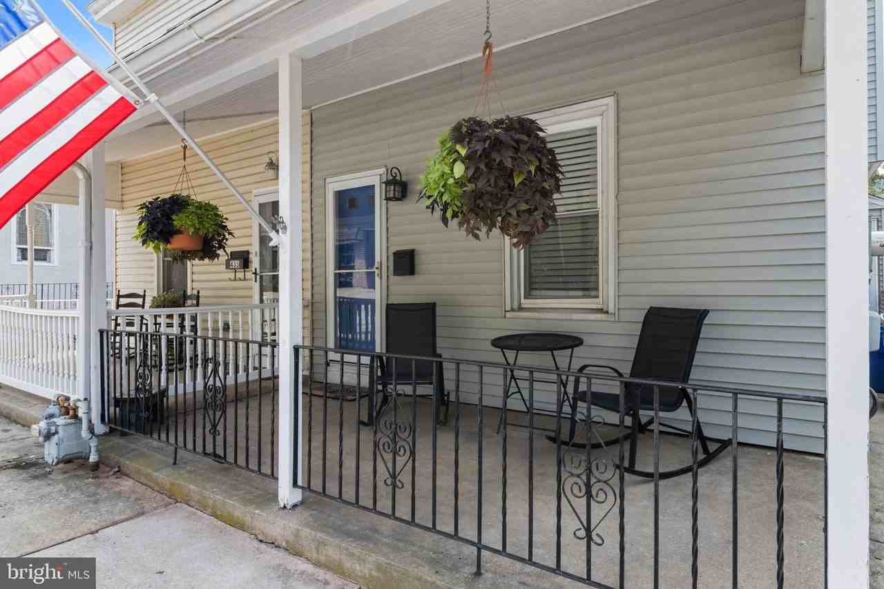 437 Ford St - Photo 3 of 24