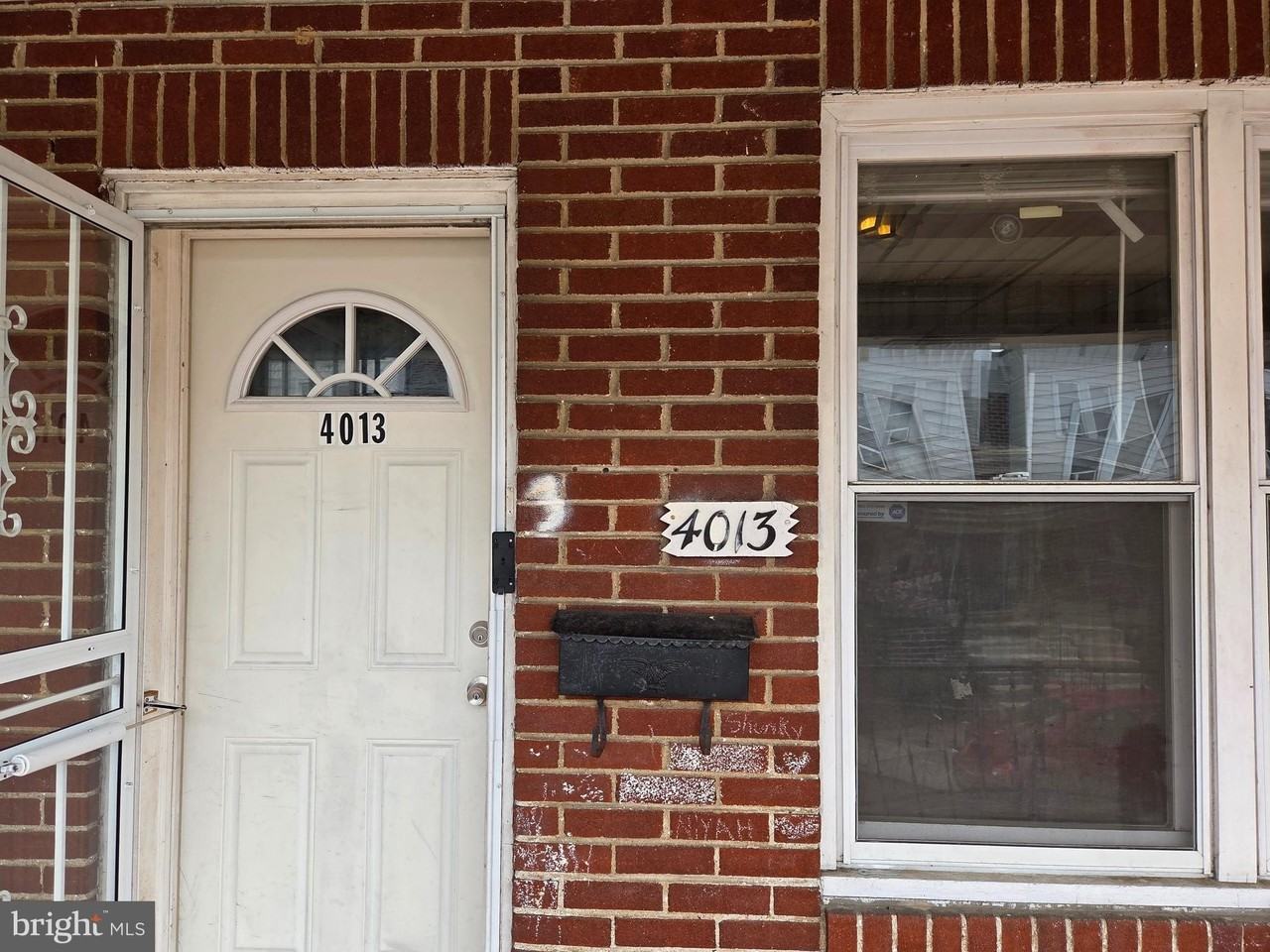 4013 Creston St - Photo 2 of 12