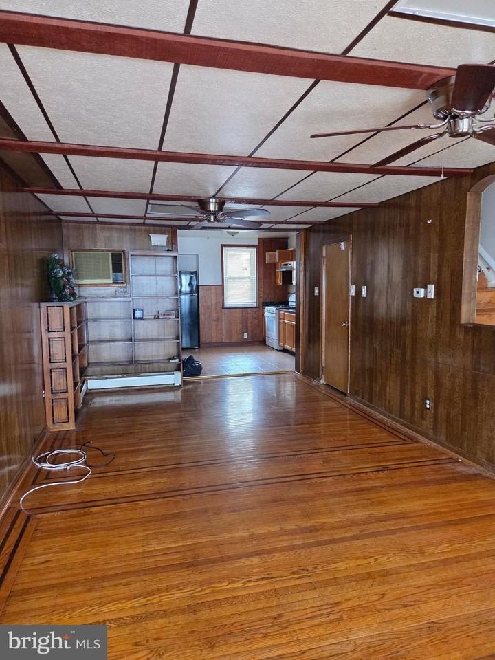 4013 Creston St - Photo 3 of 12