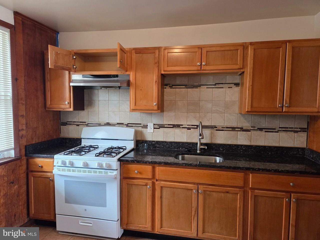 4013 Creston St - Photo 4 of 12