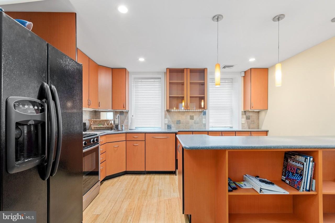 345 S Hicks St - Photo 3 of 6