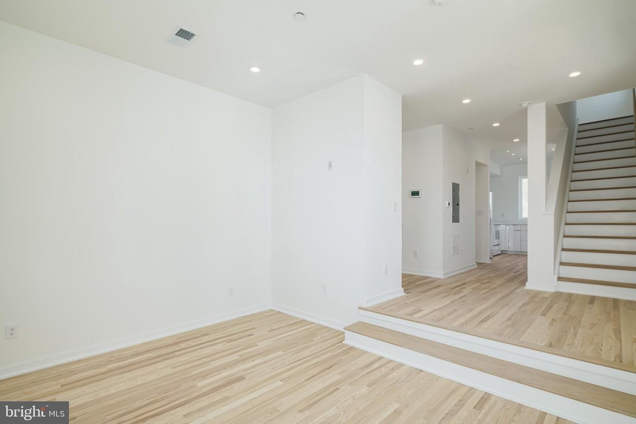 1842 E Harold St #4