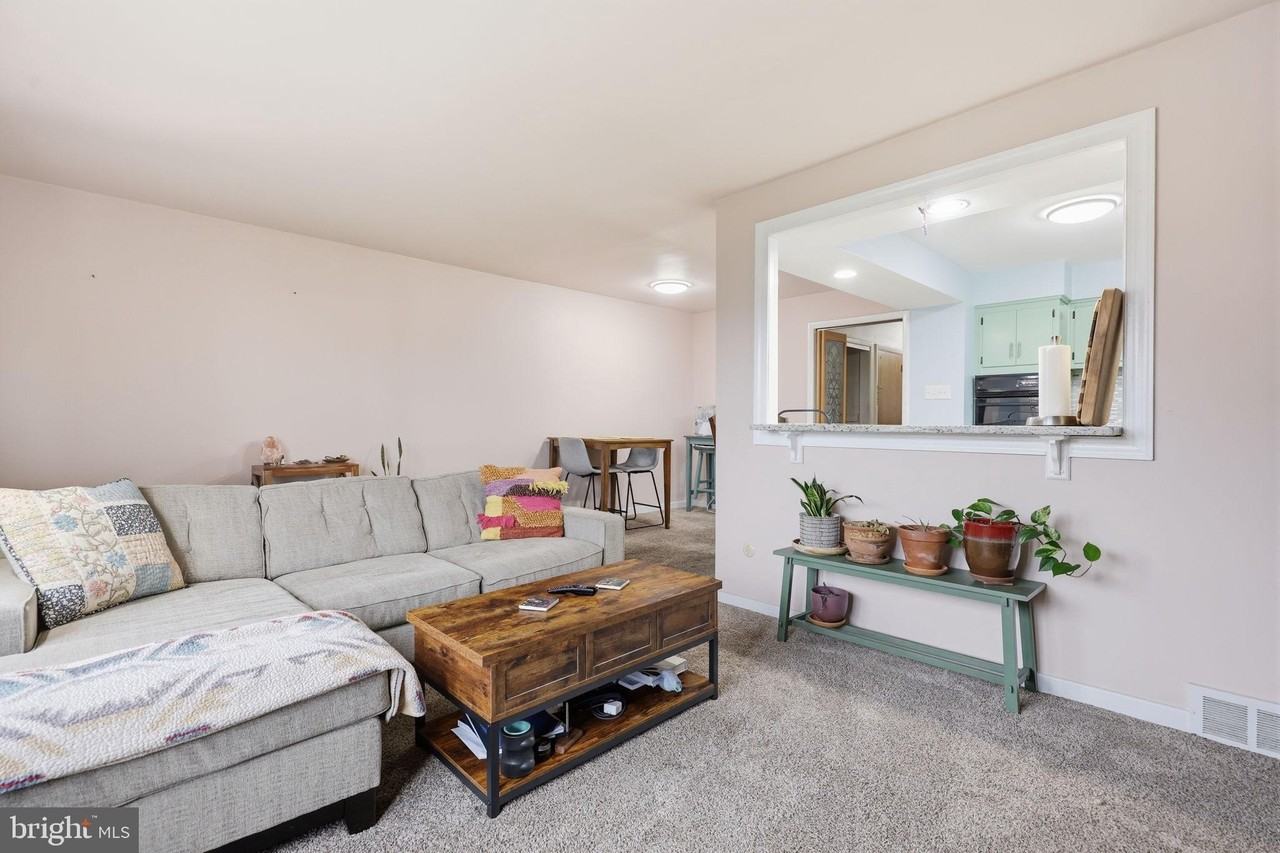 3839 Janice St - Photo 4 of 25