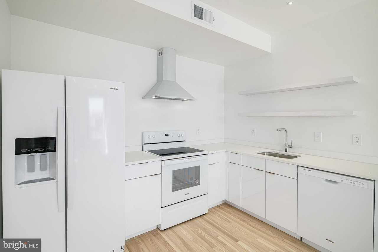 1842 E Harold St #6 - Photo 3 of 14