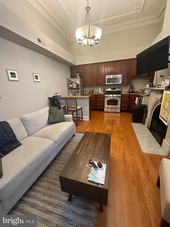 1014 Clinton St #1R - Photo 2 of 12