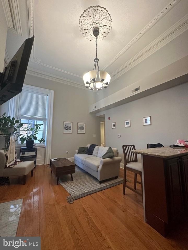 1014 Clinton St #1R - Photo 5 of 12