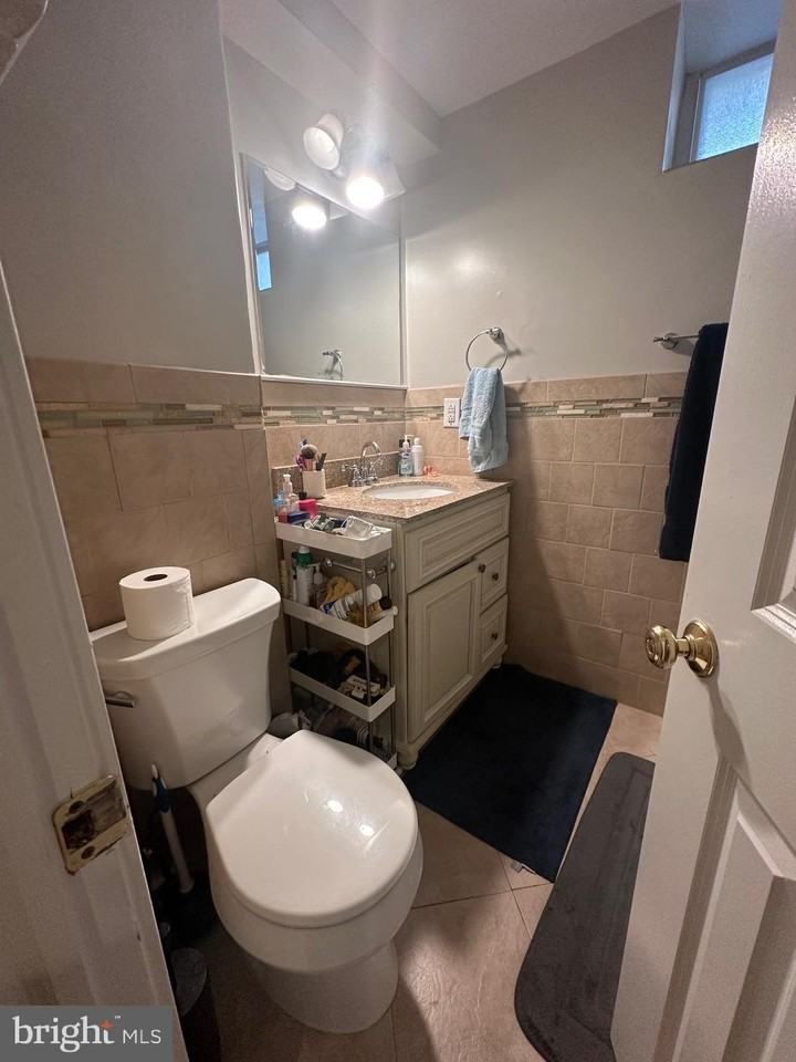 1014 Clinton St #1R - Photo 7 of 12