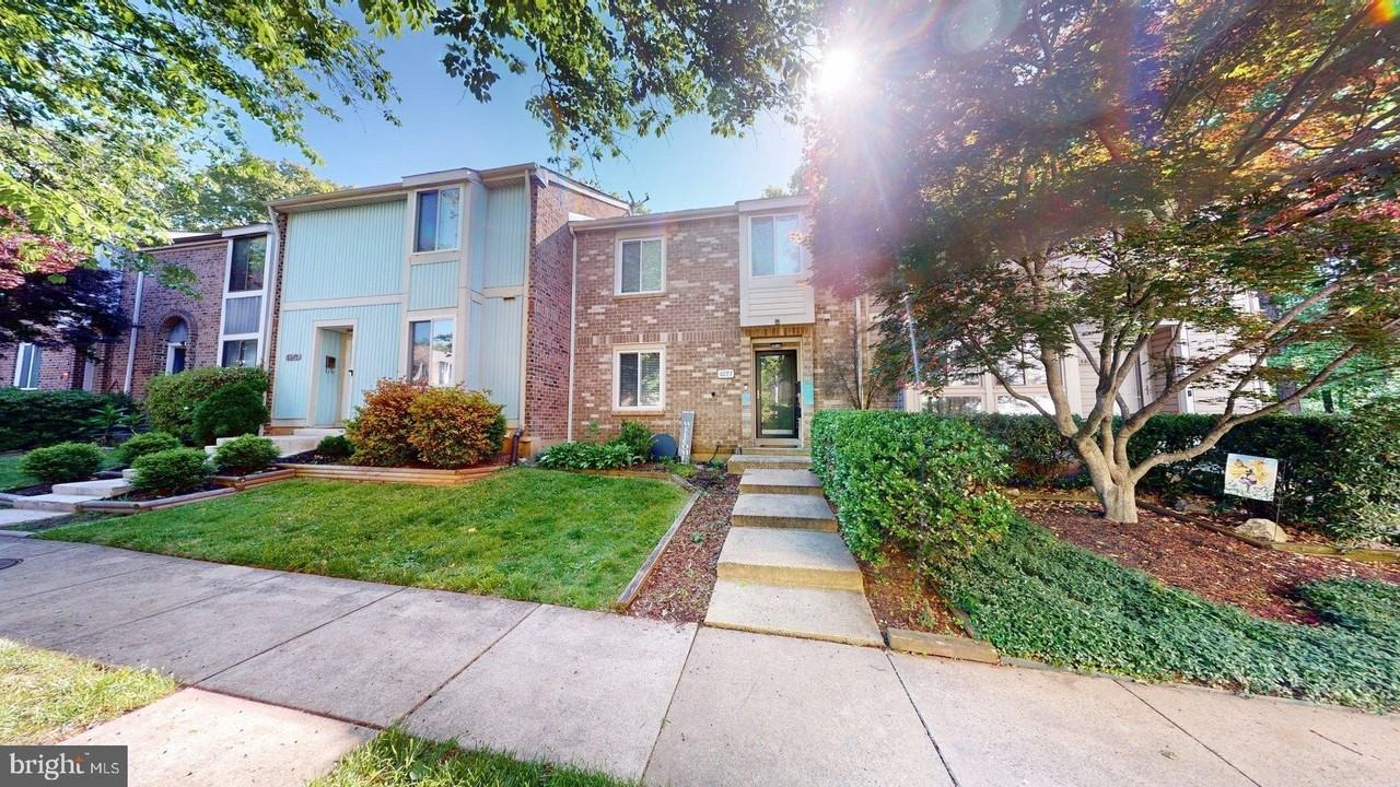 6077 Hollow Knoll Ct - Photo 3 of 27
