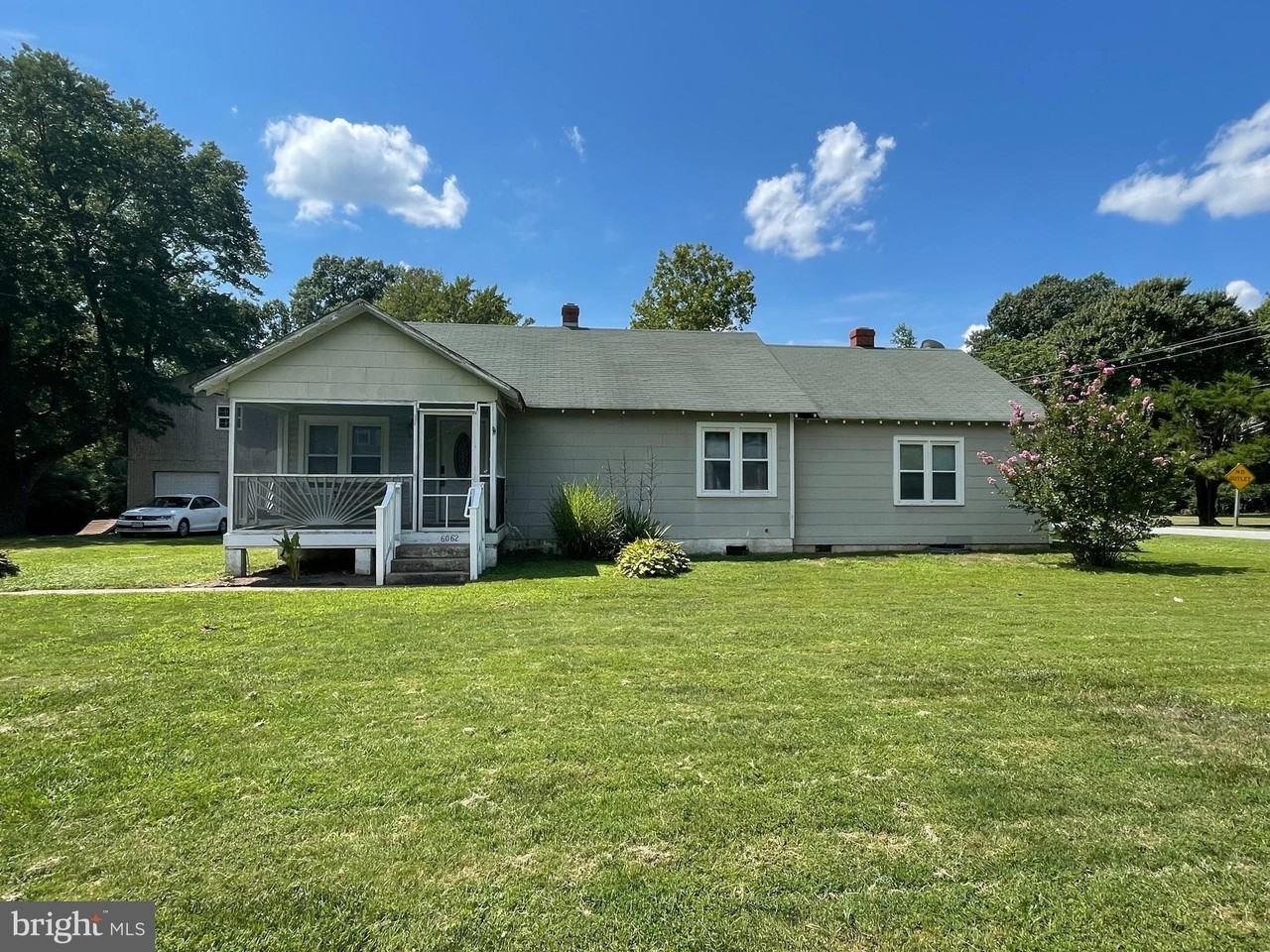 6062 Potomac Dr - Photo 2 of 11