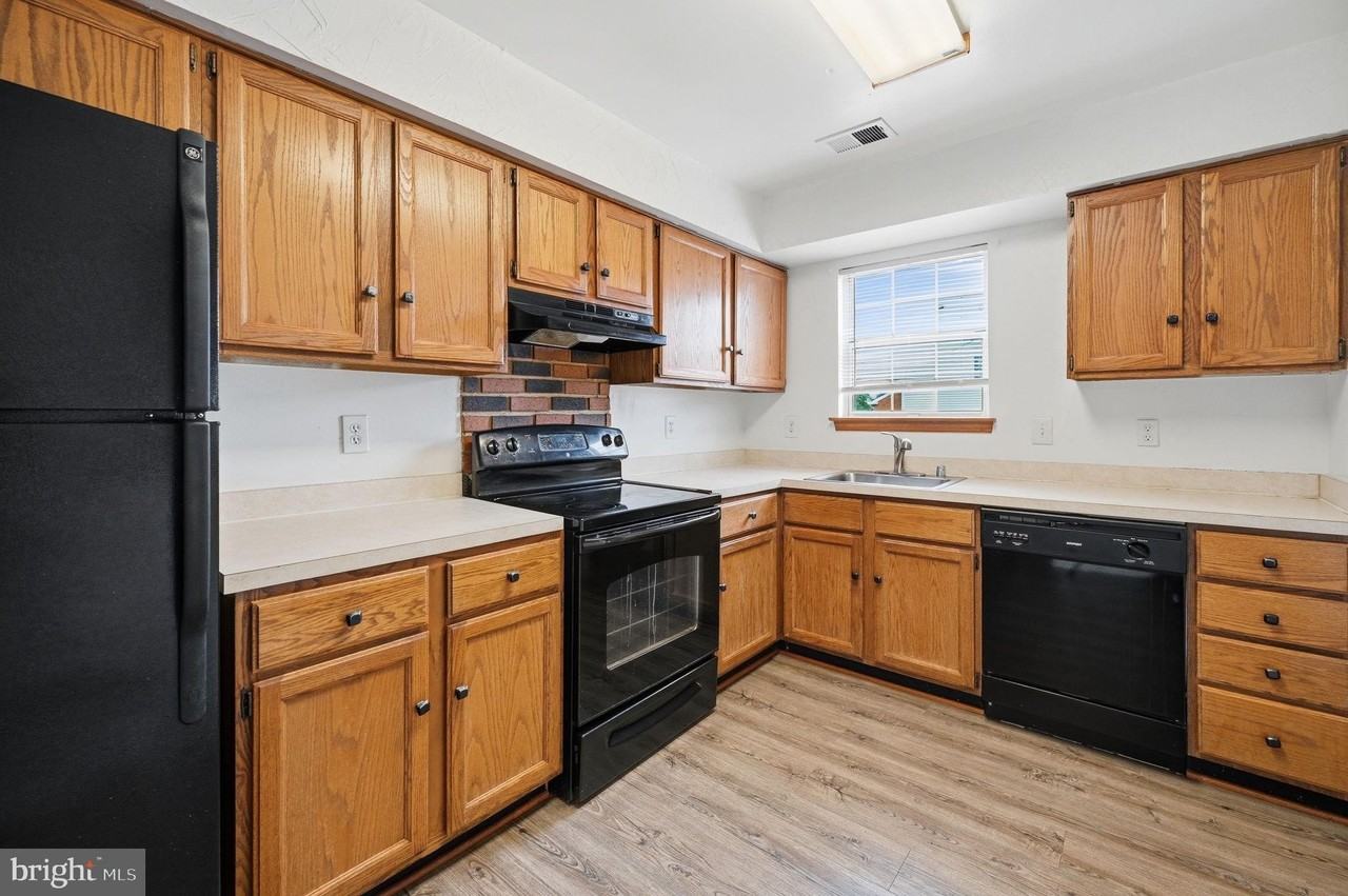 8909 Sugarwood Ln #8909 - Photo 2 of 22