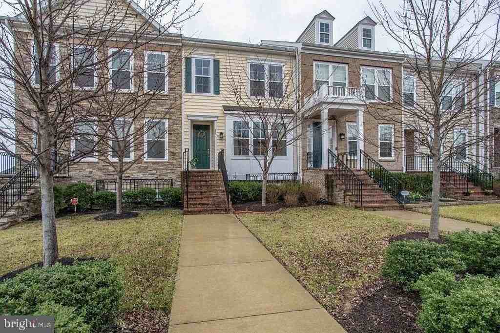 216 Apricot St - Photo 2 of 50