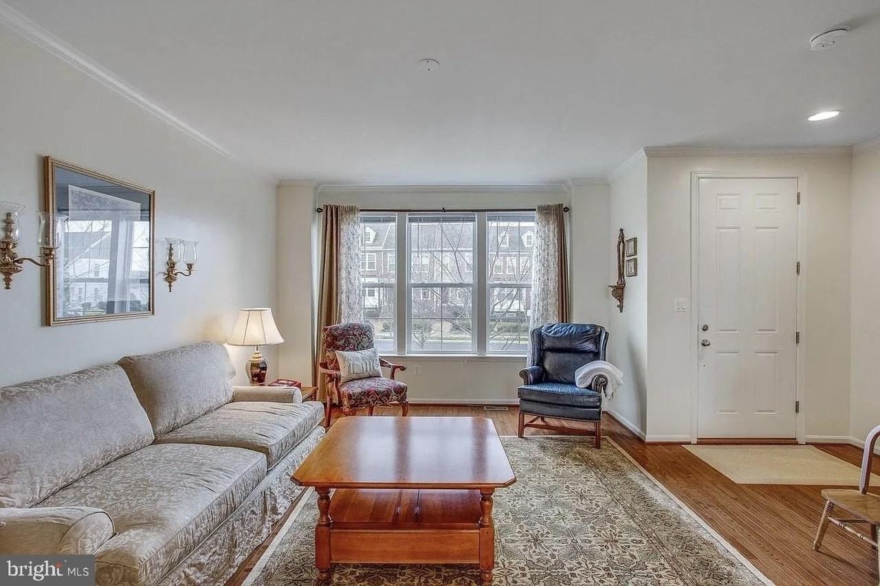 216 Apricot St - Photo 6 of 50