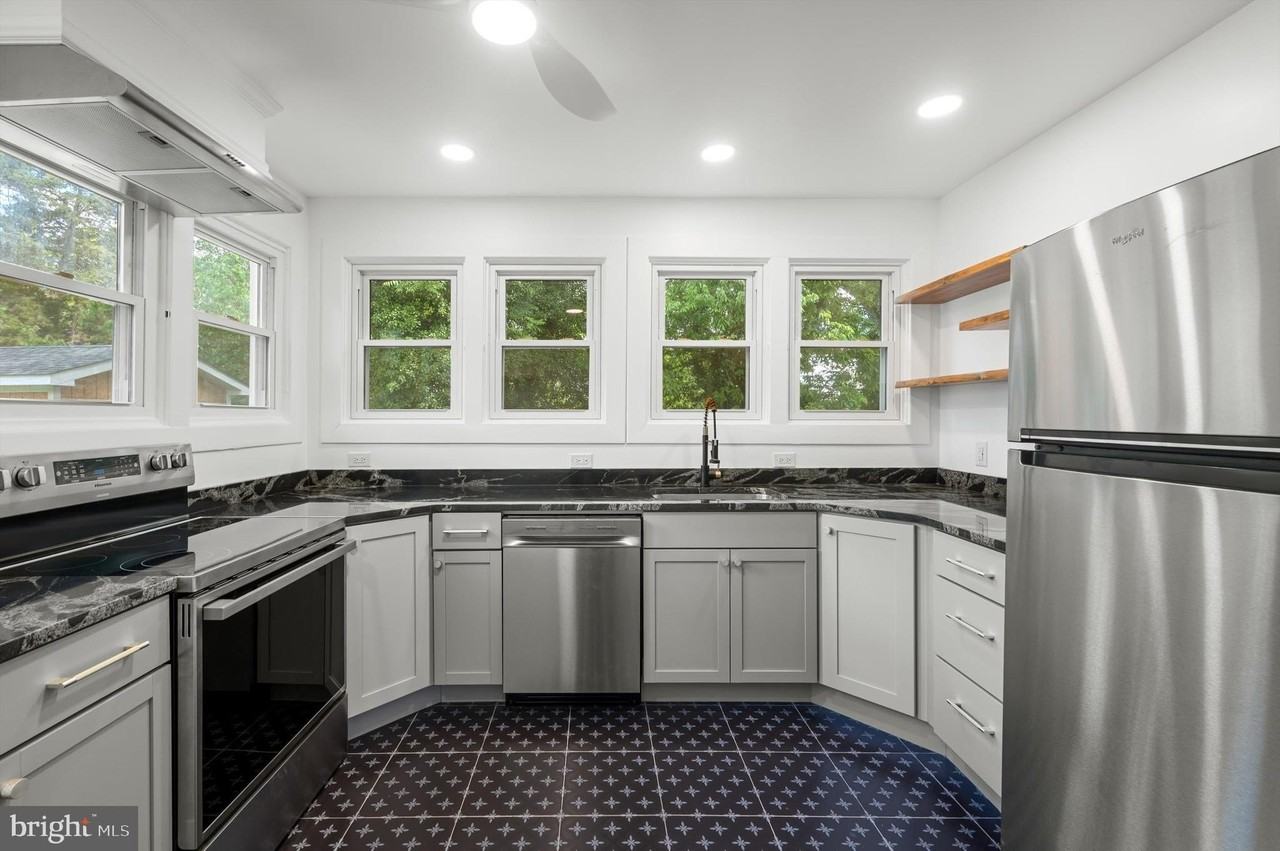 422 W Clifford St #4