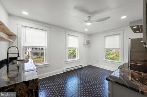featured image of 422 W Clifford St #3