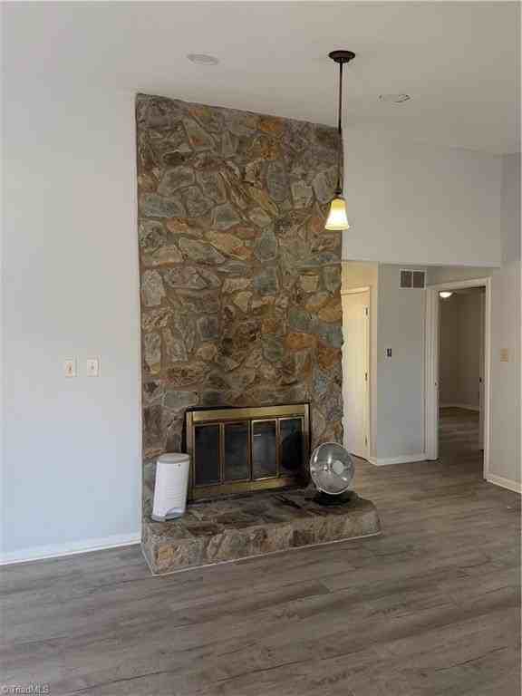 704 Meadowood St - Photo 3 of 7
