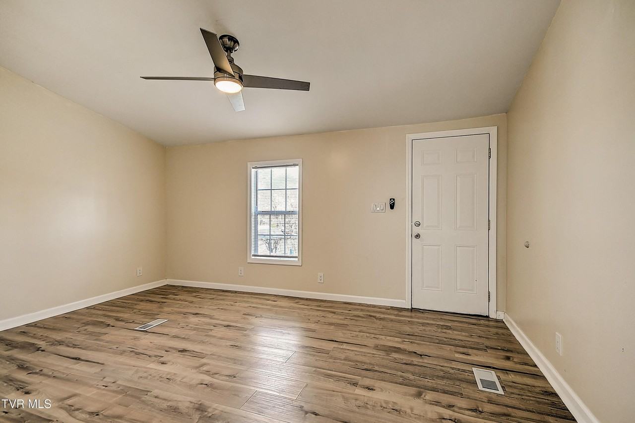 704 Church Hill Dr - Photo 3 of 26