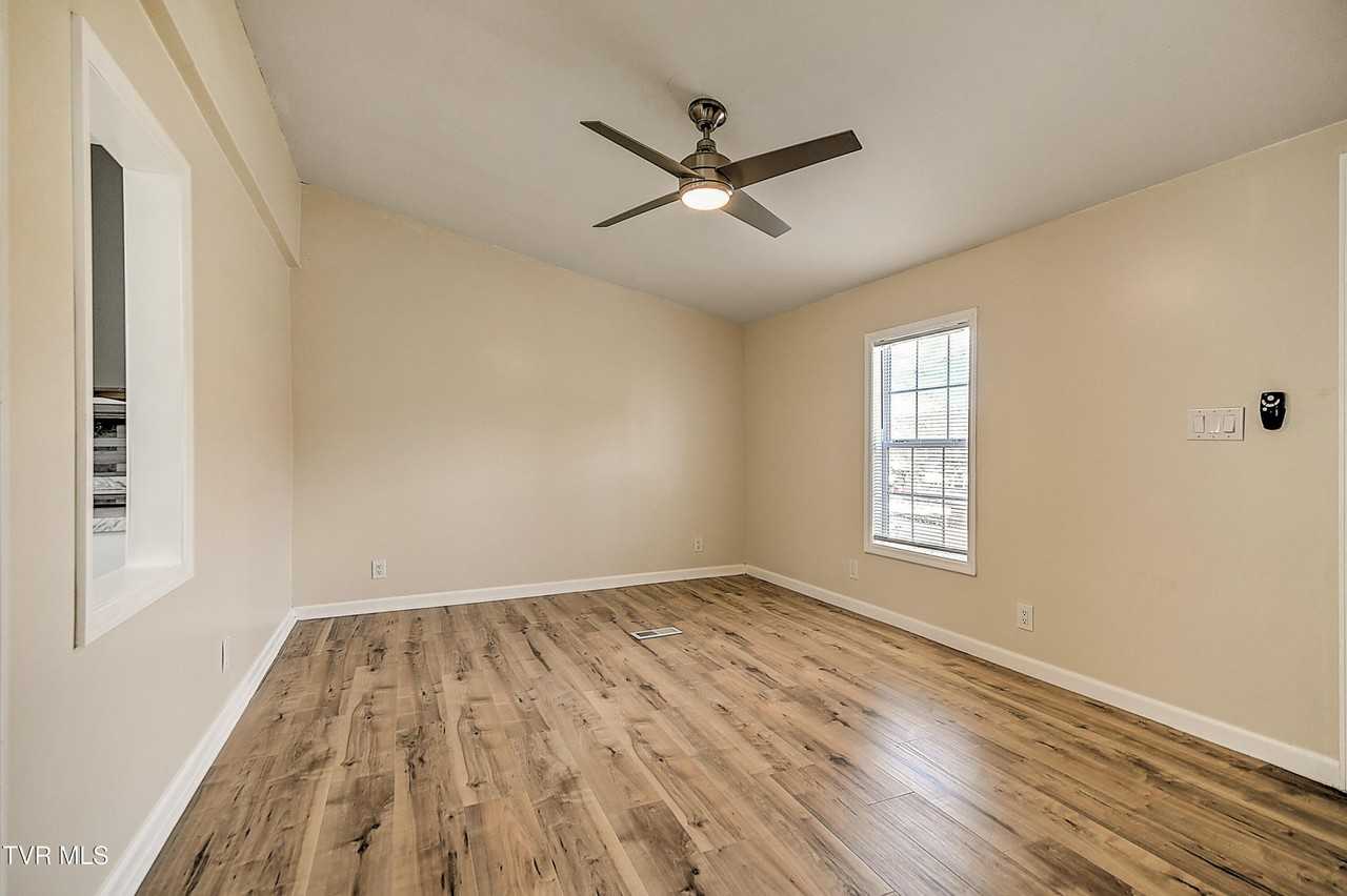 704 Church Hill Dr - Photo 4 of 26