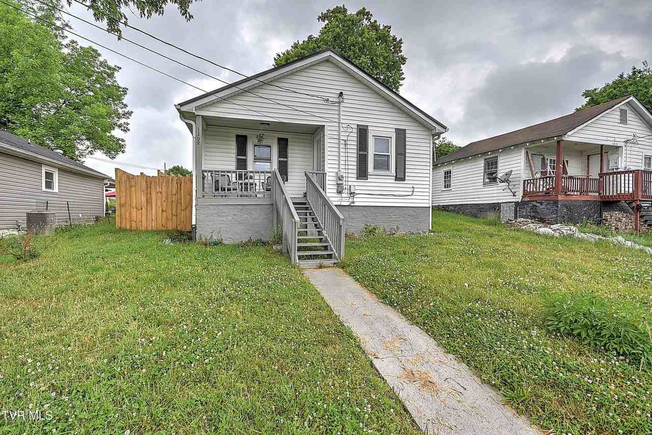 1208 Riverside Ave - Photo 2 of 28