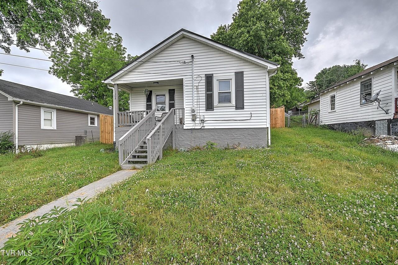 1208 Riverside Ave - Photo 3 of 28