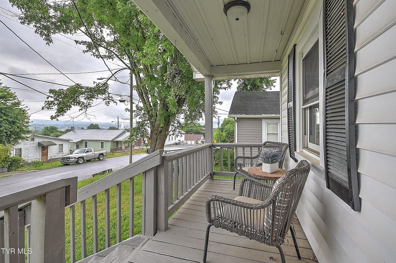 1208 Riverside Ave - Photo 4 of 28