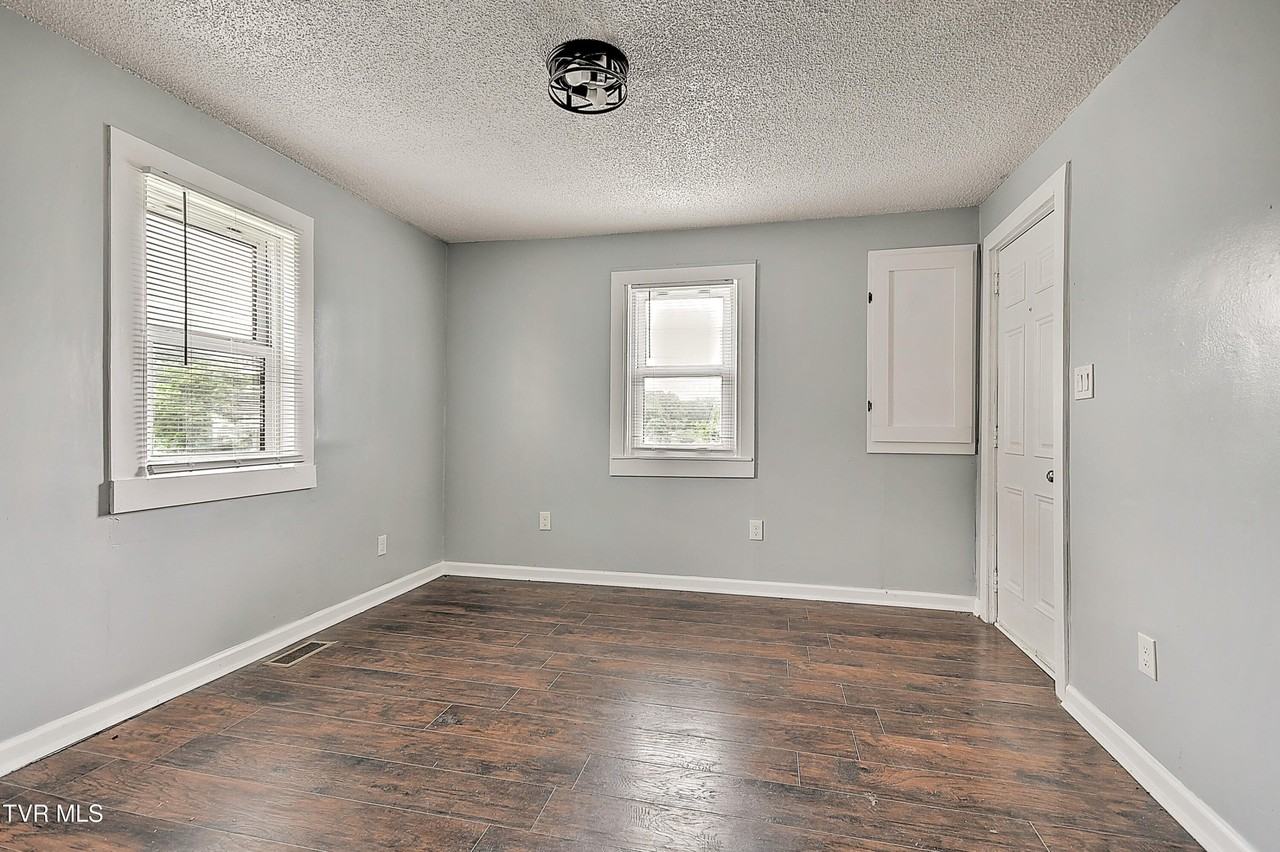 1208 Riverside Ave - Photo 7 of 28