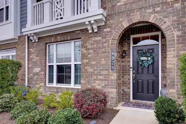 4929 Settlers Market Blvd - Photo 5 of 30