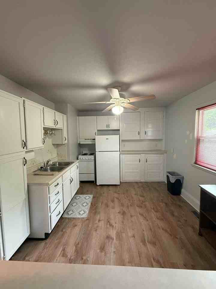 305 S Huron St - Photo 4 of 7
