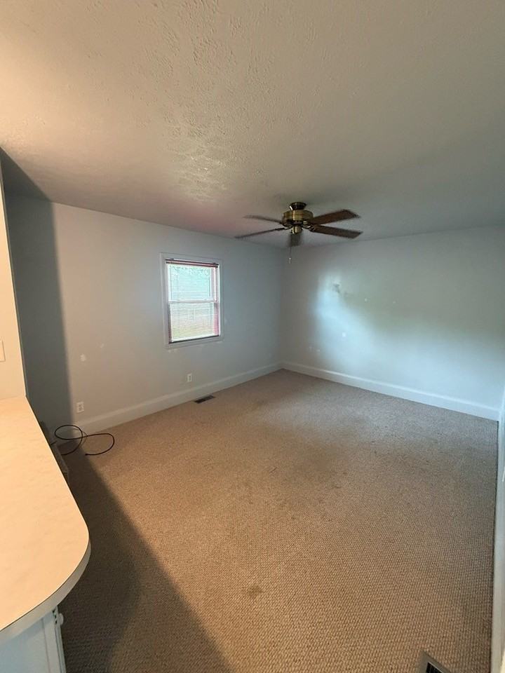 305 S Huron St - Photo 5 of 7