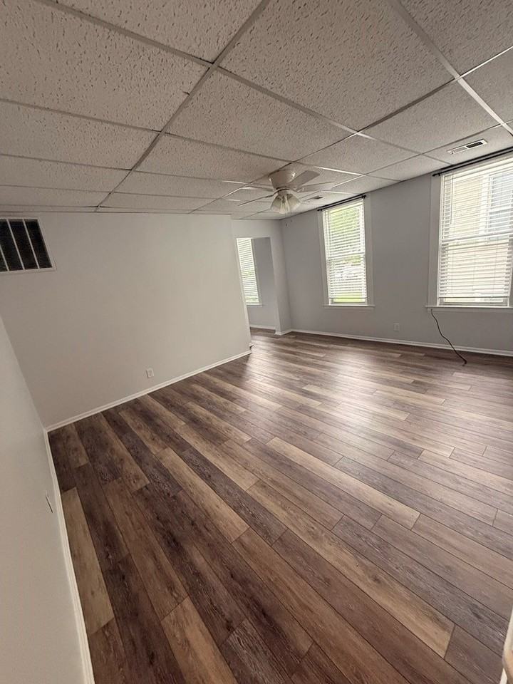 150 1/2 Edgington Ln - Photo 2 of 8