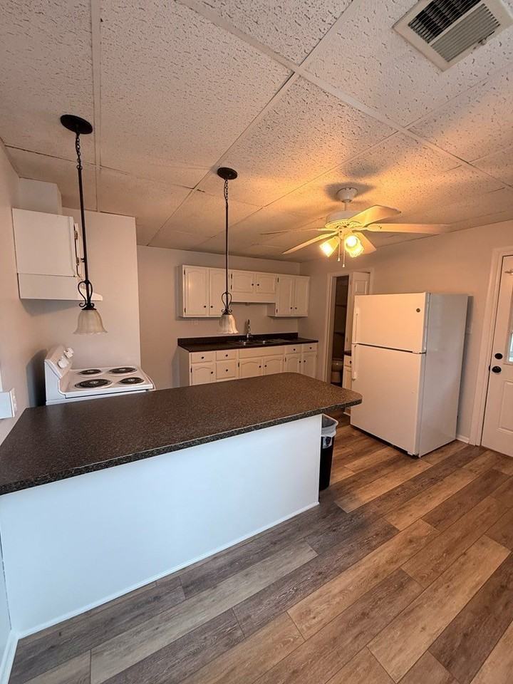 150 1/2 Edgington Ln - Photo 3 of 8