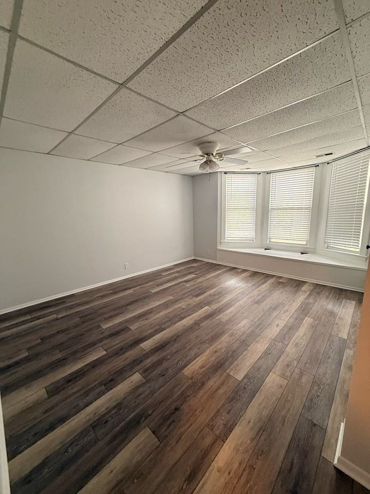 150 1/2 Edgington Ln - Photo 6 of 8
