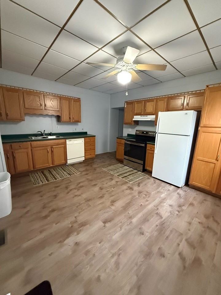 148 Edgington Ln - Photo 3 of 5