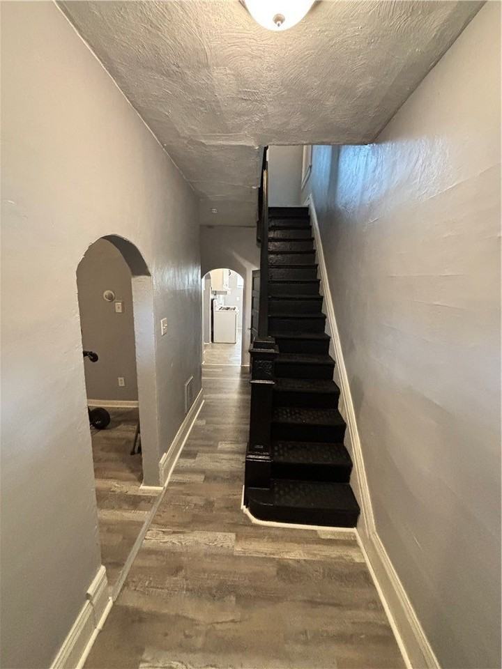 247 Rochelle St - Photo 2 of 25