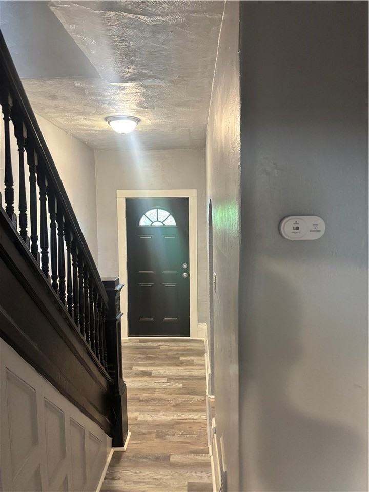 247 Rochelle St - Photo 3 of 25