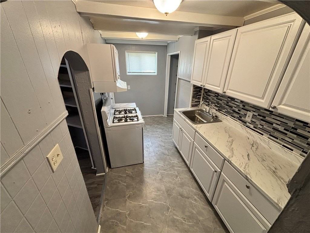 247 Rochelle St - Photo 4 of 25
