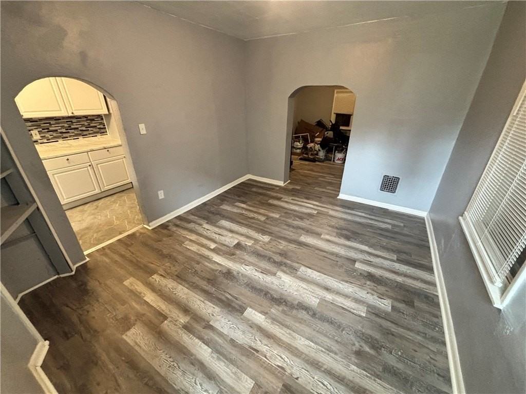 247 Rochelle St - Photo 6 of 25