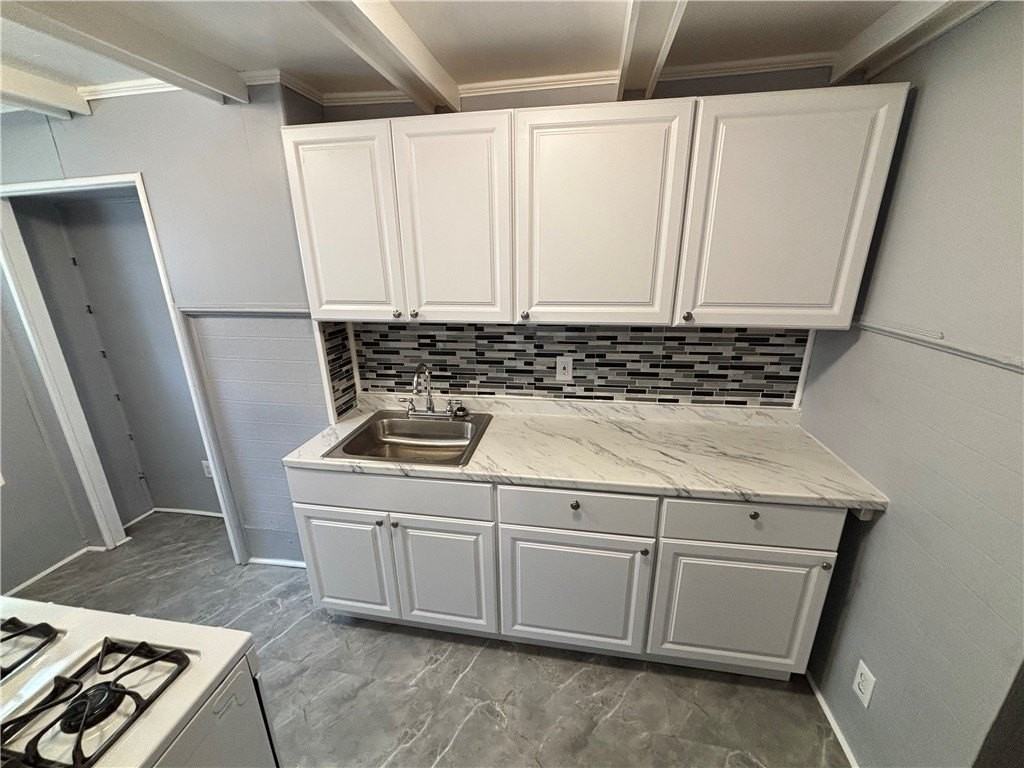 247 Rochelle St - Photo 7 of 25