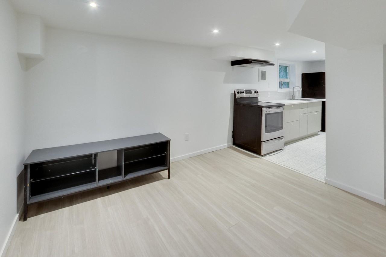 976 Glencairn Avenue - Photo 4 of 15