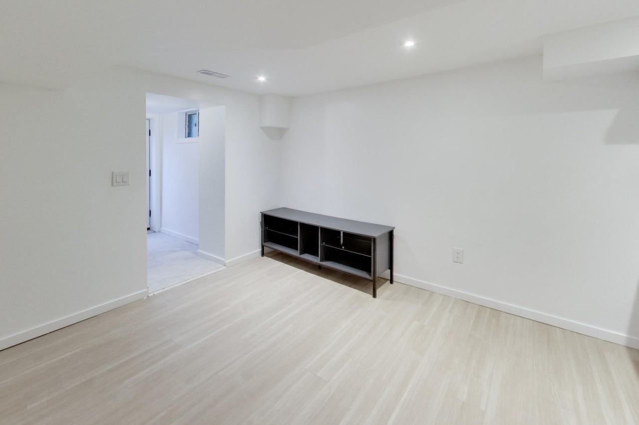 976 Glencairn Avenue - Photo 5 of 15