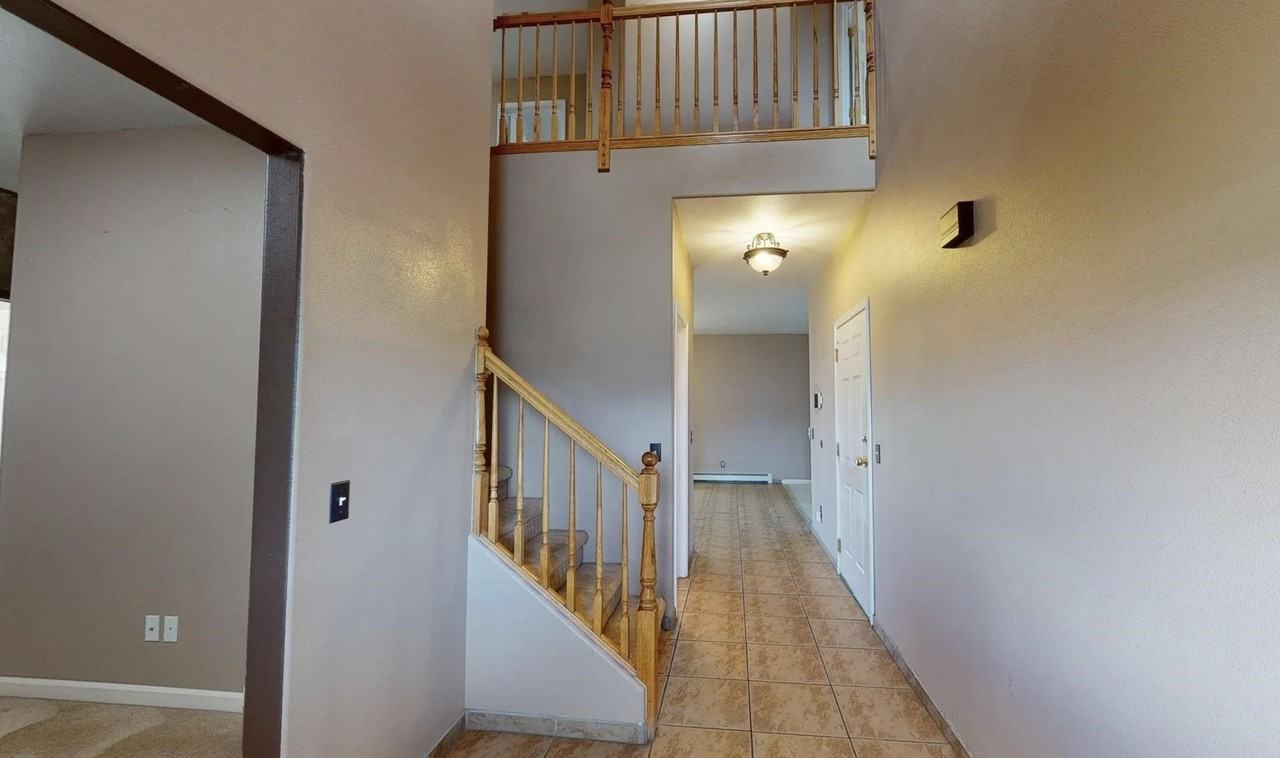523 W 5th Ave - Photo 4 of 9