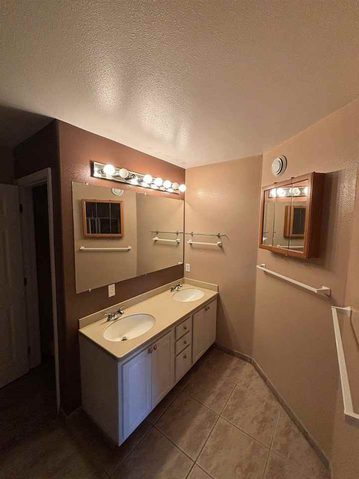 523 W 5th Ave - Photo 7 of 9