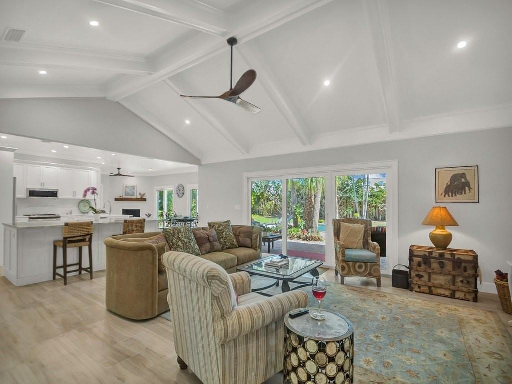 1790 Coral Way N - Photo 5 of 36