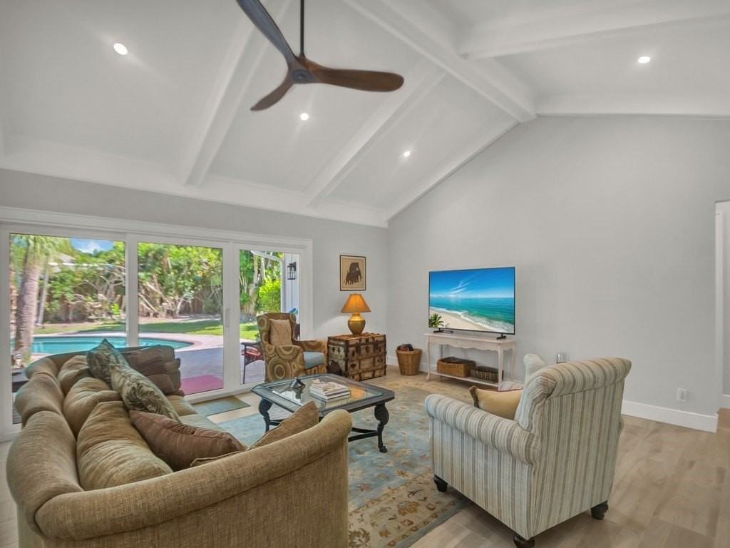 1790 Coral Way N - Photo 6 of 36