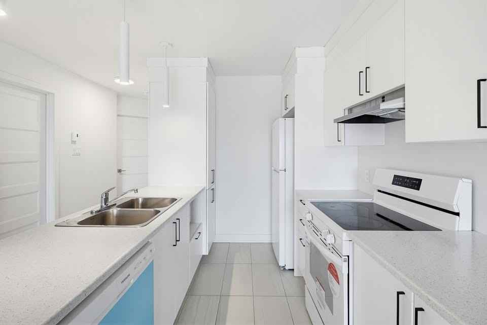 1219 Rue Notre-Dame - Photo 3 of 7